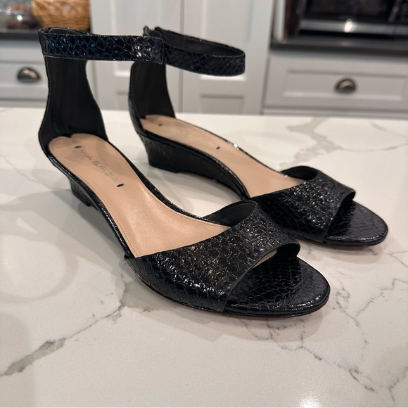Via Spiga Womens Open Toe Ankle Strap Wedge Sandals Size 8 Black Snake Leather - Picture 3 of 13